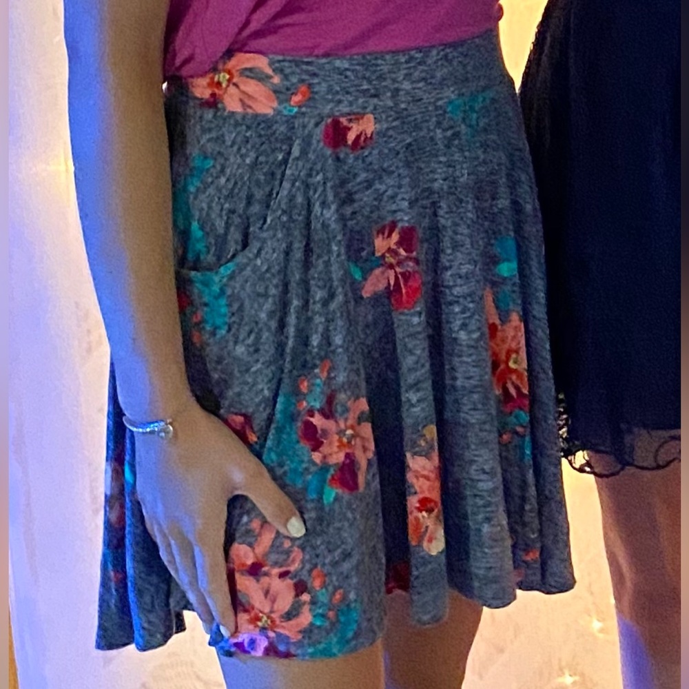SO Floral Skater Skirt in Gray and Pink - Picture 4 of 4